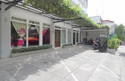 Solo City Centre House | RedDoorz near Solo Balapan Station