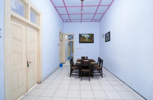Lawang House | RedDoorz Near Stasiun Lawang