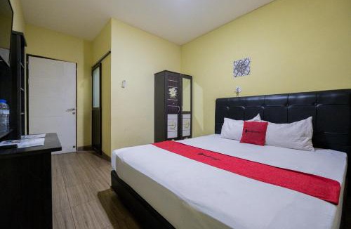 Darmo House | RedDoorz near Surabaya Town Square