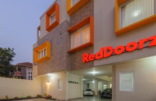 Bandung House | RedDoorz near Taman Makam Pahlawan Cikutra