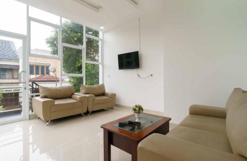 Serpong Hotel | RedDoorz Plus near Eka Hospital BSD 5