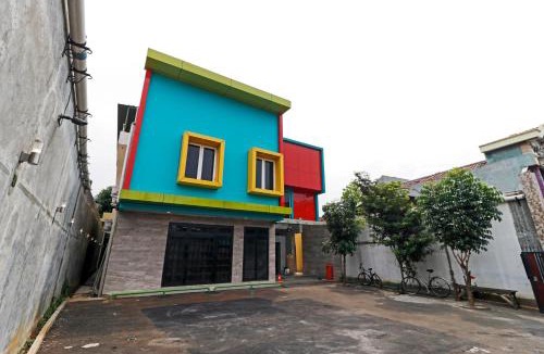 Cawang House | RedDoorz Plus near Halim Perdanakusuma 2