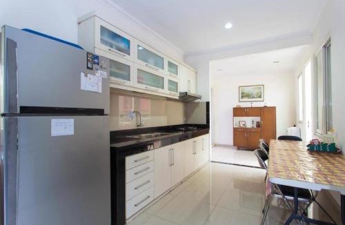 Binong House | RedDoorz Plus near Siloam Karawaci