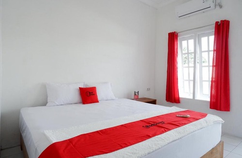 Surakarta Hotel | RedDoorz Plus near UMS Solo