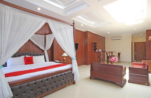 Laweyan Hotel | RedDoorz Premium At The Garden Suites Solo