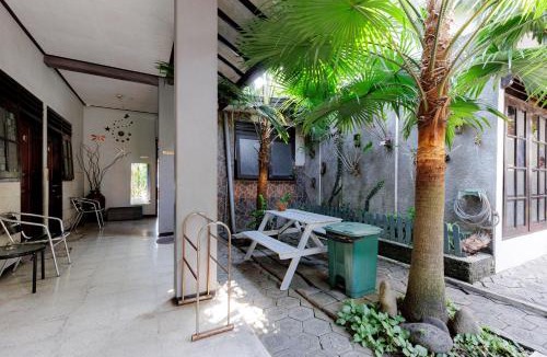 Dinoyo House | RedDoorz @ Soekarno Hatta 2