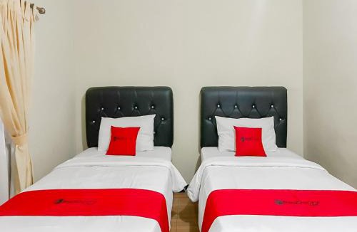 Tasikmalaya Hotel | RedDoorz Syariah at Bumi Eyang Enin Homestay Tasikmalaya