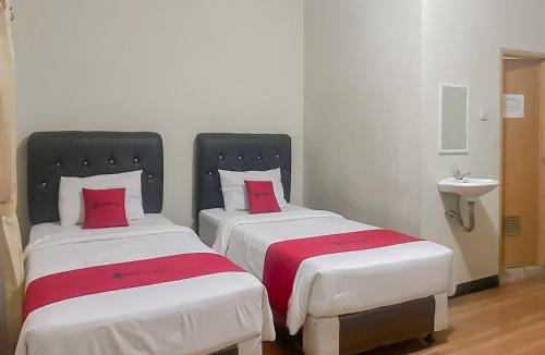 Tasikmalaya Hotel | RedDoorz Syariah at Bumi Eyang Enin Homestay Tasikmalaya