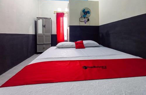 Sungai Penuh Hotel | RedDoorz Syariah at Penginapan Queen Sungai Penuh