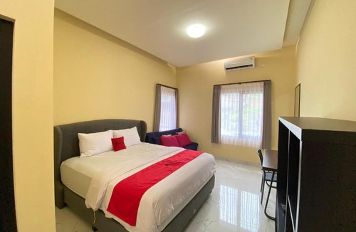 Purwokerto Hotel | RedDoorz Syariah at Jitu Guest House Purwokerto