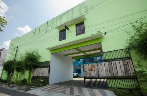Madiun House | RedDoorz Syariah at Kartohardjo Madiun