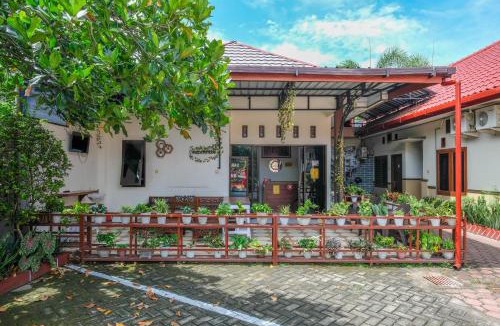 Tulungagung Hotel | RedDoorz Syariah at Sakinah Family Tulungagung