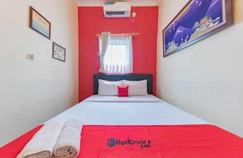 Garut Hotel | RedDoorz Syariah at Sudirman Street Garut