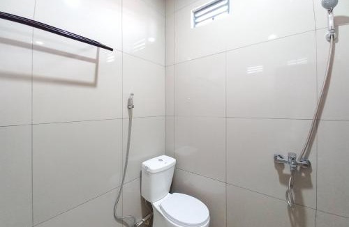 Mandau Hotel | RedDoorz Syariah at Wisma Seroja Indah Duri