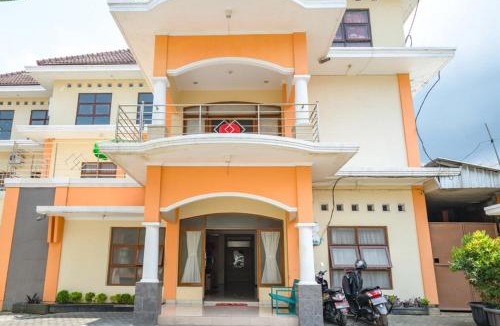 Dinoyo House | RedDoorz Syariah @ Jalan Simpang Gajayana