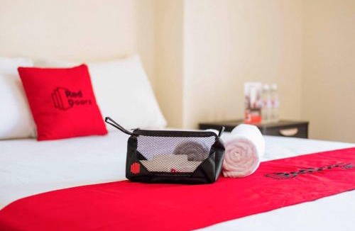 Jatiwangi Hotel | RedDoorz Syariah @ Jatiwangi Guest House 2 Cafe & Resto