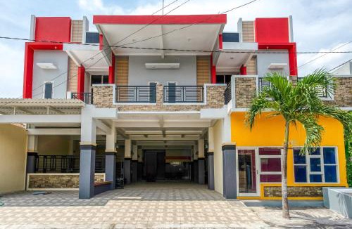 Surabaya House | RedDoorz Syariah @ Kertomenanggal Surabaya
