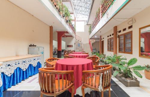 Sumedang Hotel | RedDoorz Syariah near Alun Alun Sumedang