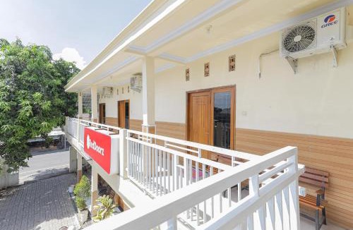Pasuruan Hotel | RedDoorz Syariah near Alun Alun Pasuruan
