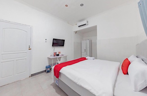 Babakan Hotel | RedDoorz Syariah near Alun Alun Ciledug Cirebon