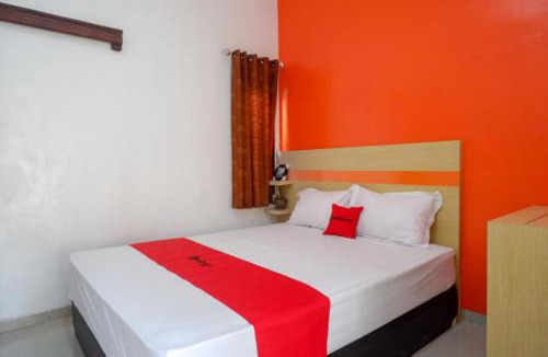 Rembang Hotel | RedDoorz Syariah near Alun Alun Kota Rembang