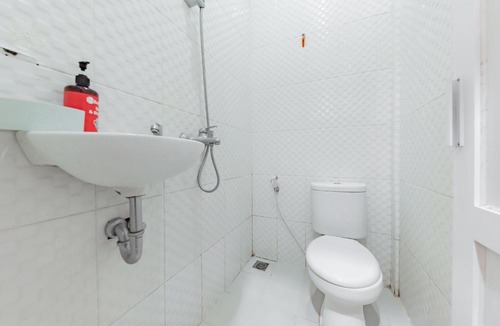Subang Hotel | RedDoorz Syariah near DPRD Kabupaten Subang