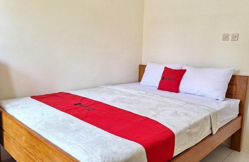 Banguntapan Hotel | Reddoorz Syariah near Terminal Bus Giwangan