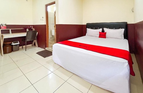 Blitar House | RedDoorz Syariah near Kebon Rojo Park Blitar