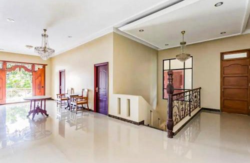 Semarang House | RedDoorz Syariah near Exit Toll Banyumanik Semarang