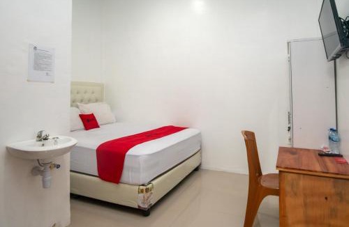 Banda Aceh Hotel | RedDoorz Syariah near Pelabuhan Ulee Lheue Banda Aceh