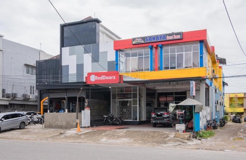 Padang Hotel | RedDoorz Syariah near RS Mata Padang