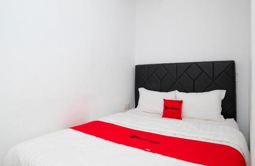 Wates House | RedDoorz Syariah Near Stasiun Wates