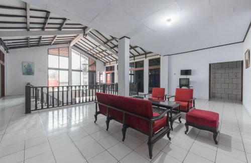Kuningan Hotel | RedDoorz Syariah near Taman Kota Kuningan