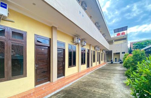 Cilacap Hotel | RedDoorz Syariah Permata Inn near Alun-Alun Cilacap