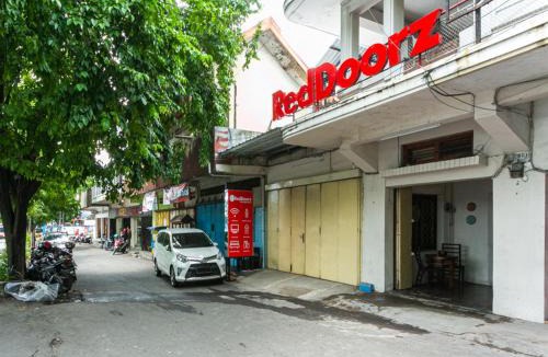 Solo City Centre House | RedDoorz @ Urip Sumoharjo Solo