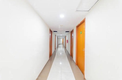 Ciputat Hotel | RedLiving Apartemen Green Lake View Ciputat - Hanna Property Tower B