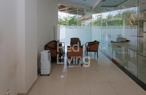 Serpong Hotel | RedLiving Apartemen Easton Park Serpong with Netflix