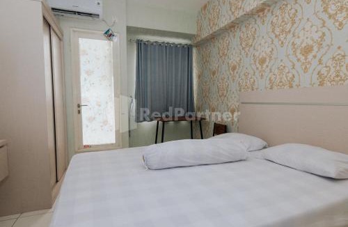 Gunung Putri Hotel | RedLiving Apartemen Podomoro Golf View - Queen Room Tower Dahoma