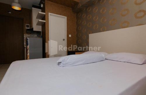 Gunung Putri Hotel | RedLiving Apartemen Podomoro Golf View - Queen Room Tower Dahoma