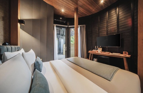 Batu Bolong Resort | Romantic 1BR Villa with Rooftop Sea Views