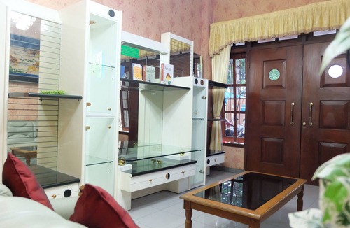 Yogyakarta House | Rumah 6 Kamar Full AC Timbur 5 Mnt Titik Nol Yogya