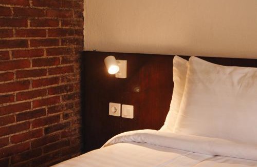Kayangan House | Rumah Bata Guest House