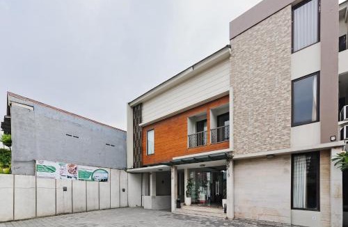 Lebak Bulus House | Sans Vibes Jasmine Suite TB Simatupang