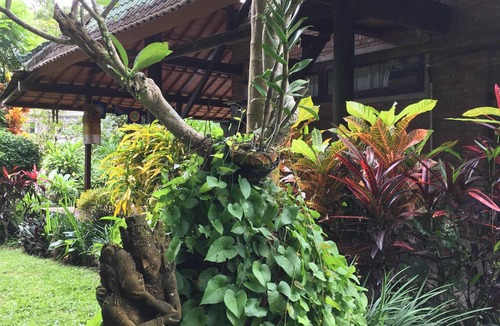 Penestanan House | Serene Private "Old Bali" Estate w/pool&Staff, Tucked Away short Walk From Ubud.