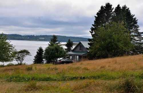 Blahbatuh House | Sitting on the edge of Cobscook Bay at Rossport by the Sea