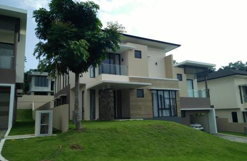 Batam Villa | SleepRest @ Nagoya Valley