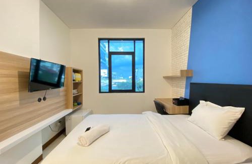 Ciroyom Apartment | Smart Studio Room Semi Apartment at The Lodge Paskal near BINUS University By Travelio