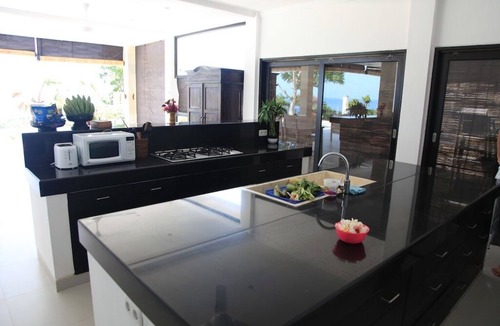 Temukus Villa | Spacious Luxurious Villa With Amazing Views on the Hills and the Sea