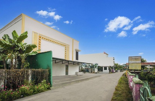Palembang House | Spacious Triple Suite for Groups with Free WiFi