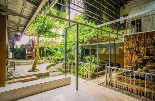 Palembang House | Spacious Triple Suite for Groups with Free WiFi